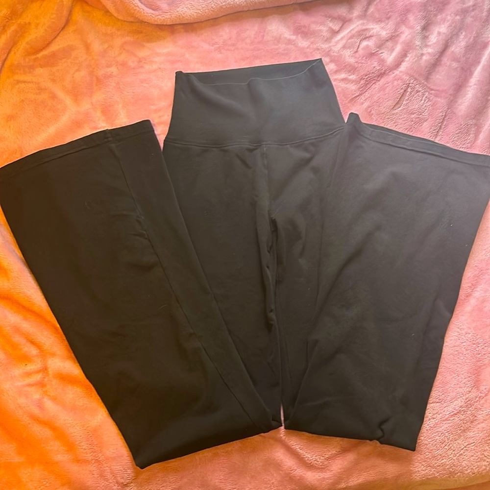 Aerie black flare leggings ☺️❤️